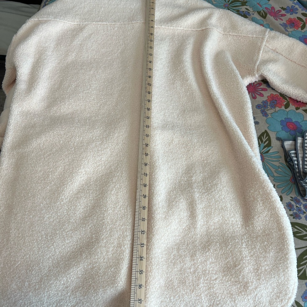 Cream Button-Up boucle teddy bear Jacket with deep patch Pockets. Shacket style - Picture 7 of 9